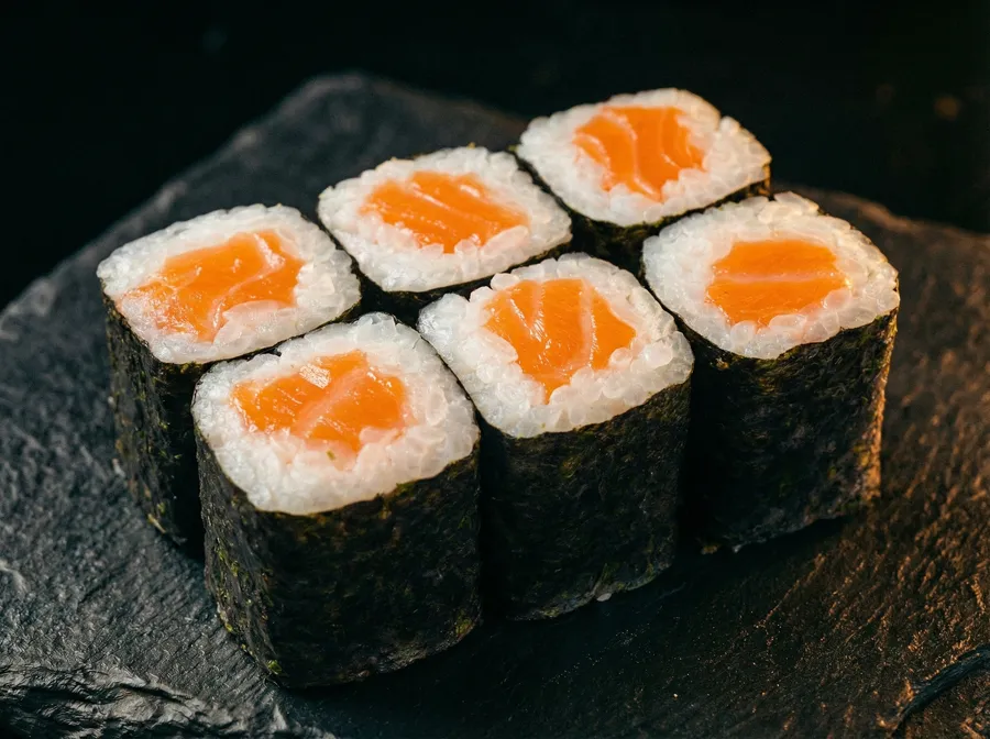 Ролл с лососем 