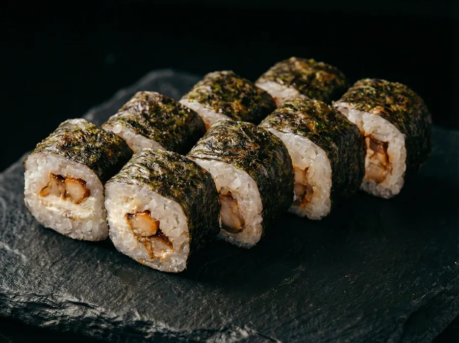 Ролл с окунем терияки и сыром 