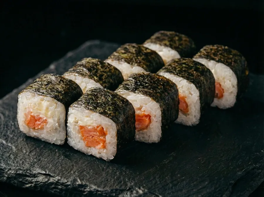 Ролл с лососем терияки и сыром 